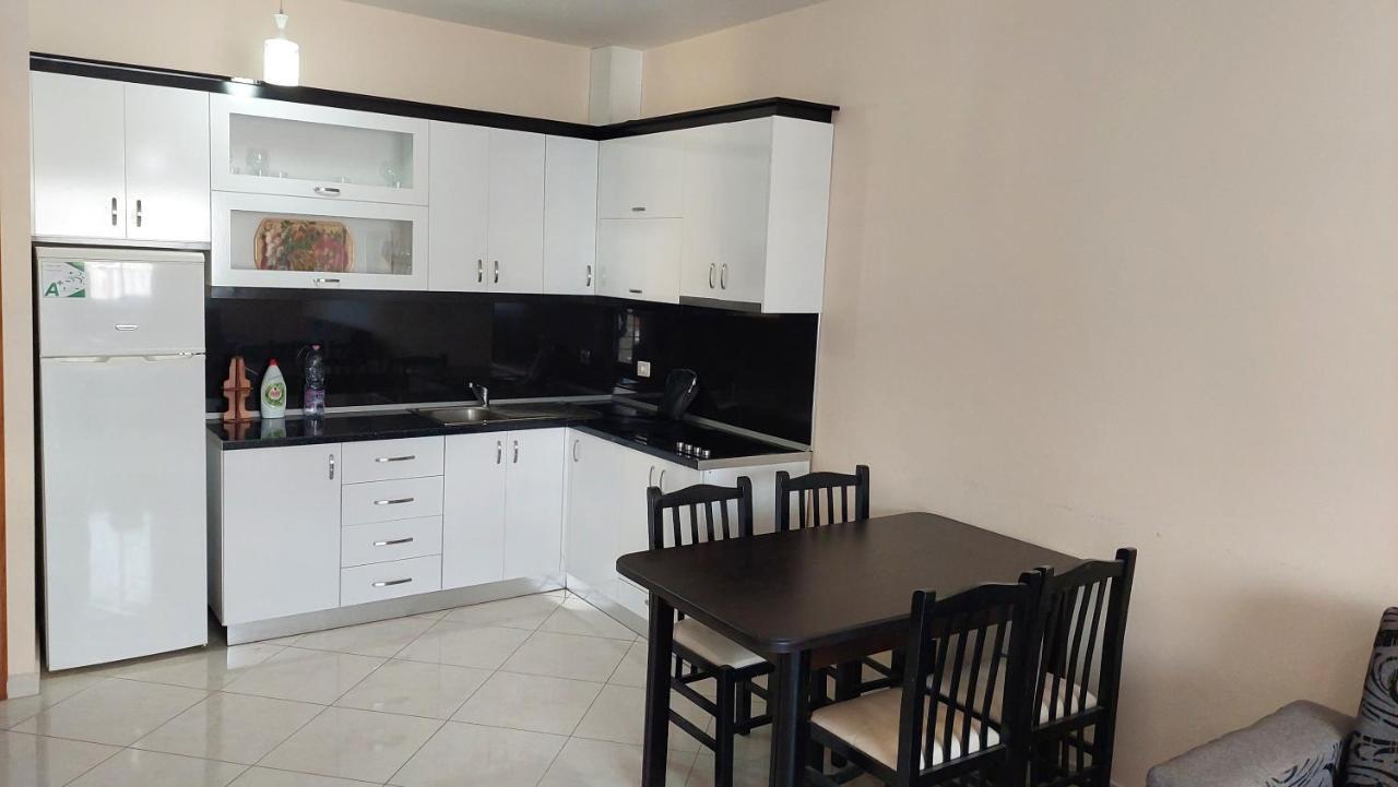 Sweetview 2-Bedroom Apartment With 3 Balcony Seaview Vlorë Eksteriør bilde