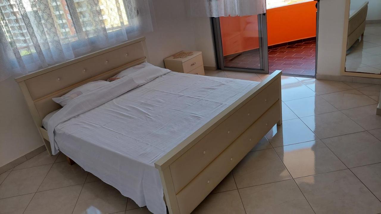 Sweetview 2-Bedroom Apartment With 3 Balcony Seaview Vlorë Eksteriør bilde